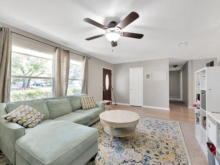 1126 Coral Dr — Photo 15