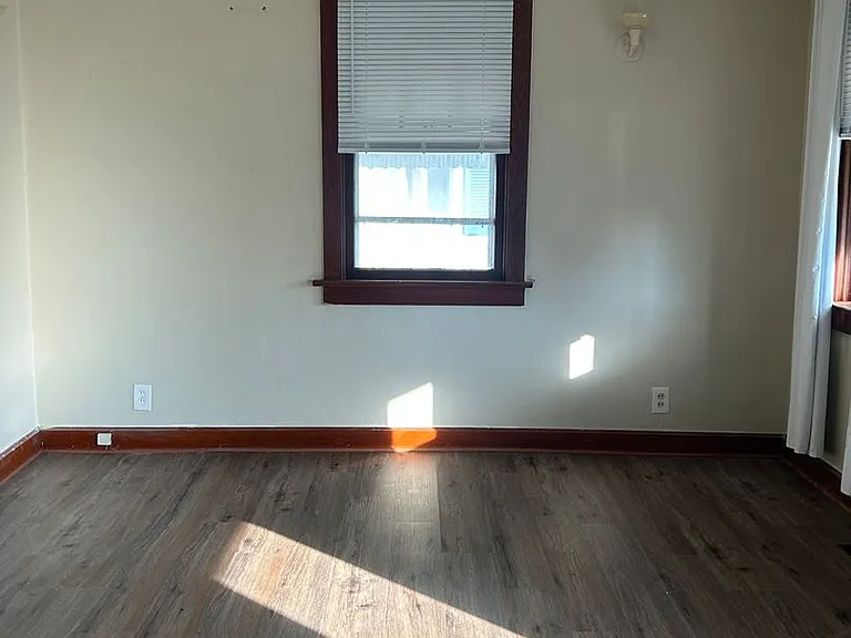 729 Union Ave — Photo 2