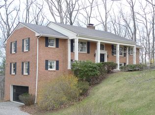 401 Ridgecrest Ln, Radford, VA 24141