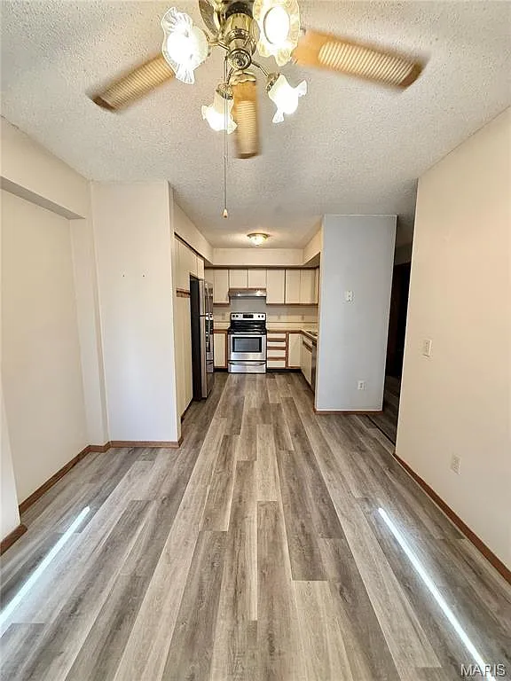 3 bed, 3.0 bath, 1800 sqft, $2,000 — Photo 2
