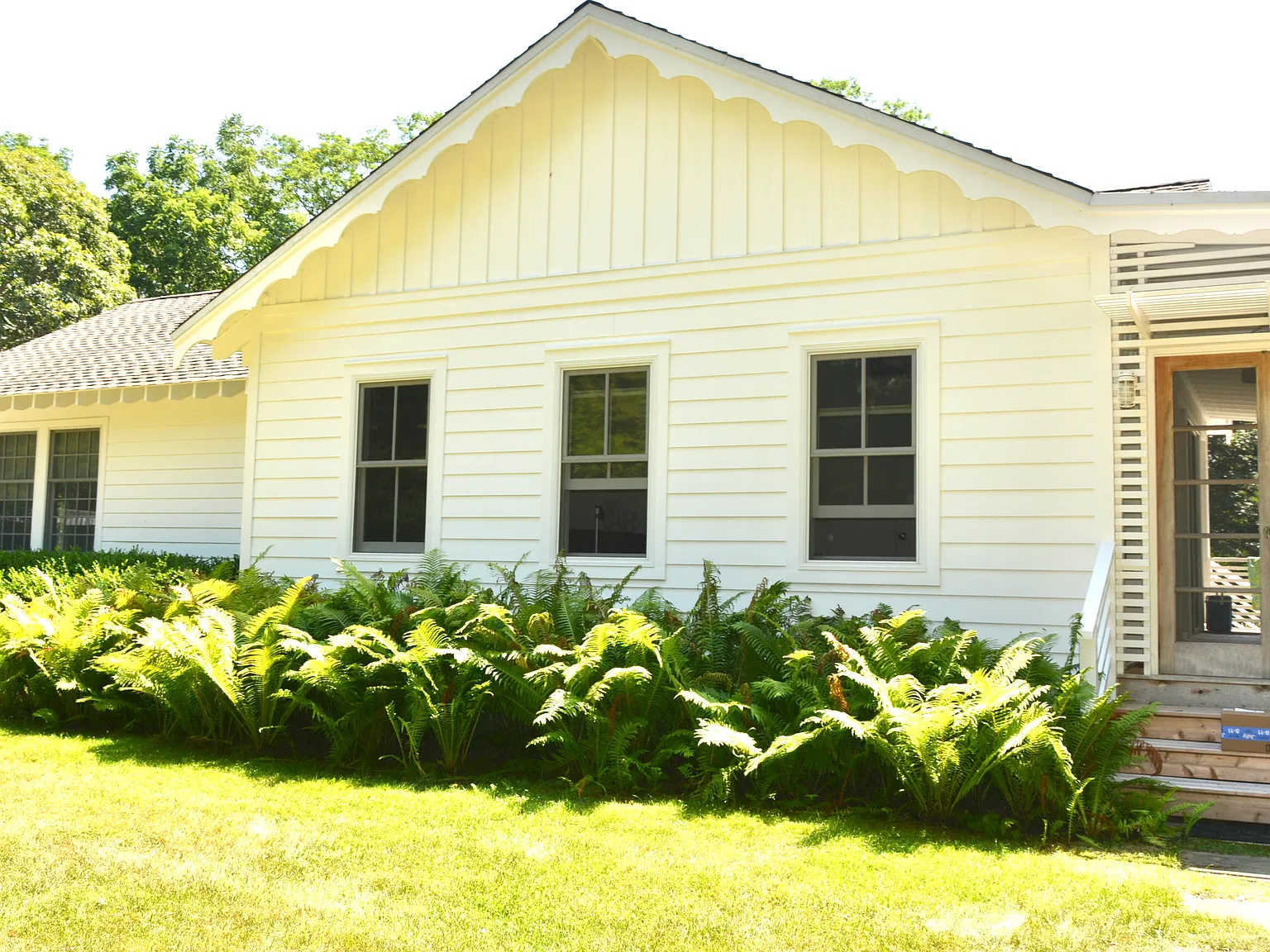 Shelter Island Farmhouse with Guest House Pool and Barn — Photo 2