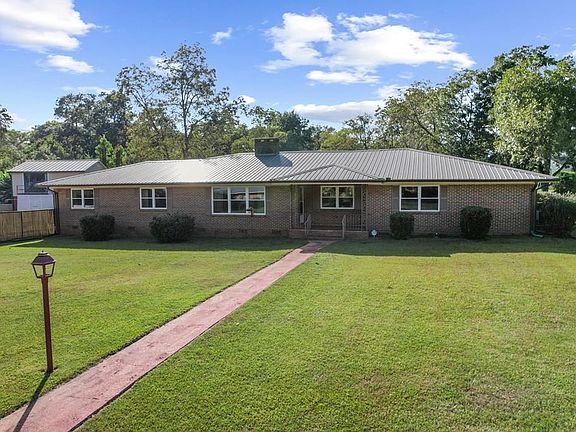 3rd image of 400 Pinecrest Dr