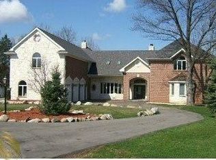 6706 Valley Spring Ct, Bloomfield Hills, MI 48301