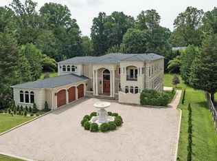 10222 Falls Rd #10222, Potomac, MD 20854