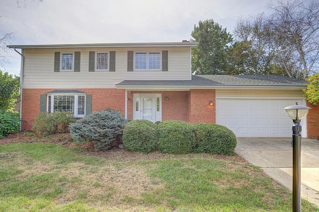 1617 Bassett Ln photo 1