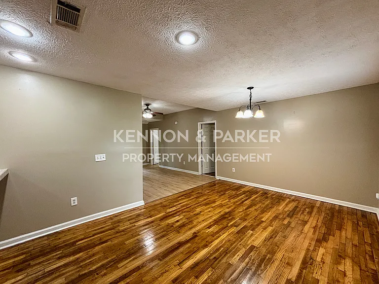 503 Lake Condy Rd — Photo 8