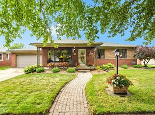 19046 Norton Ave, Eastpointe, MI