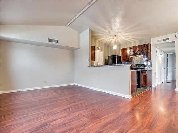 3rd image of 6014 Dooley Dr #1