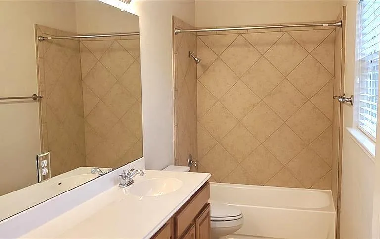 1176 Bedford St #A — Photo 14