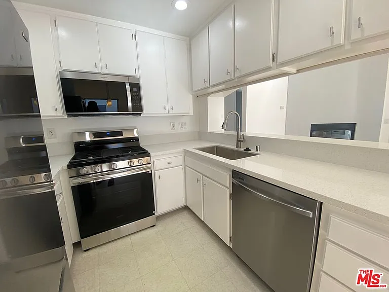2207 Brenta Pl #6 — Photo 8
