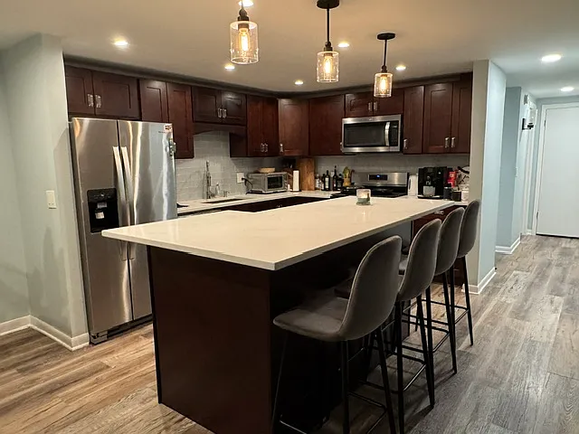 2 bed, 1100 sqft, $2,300 — Photo 2