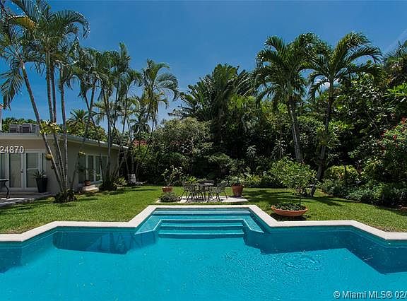 3rd image of 2836 Royal Palm Ave