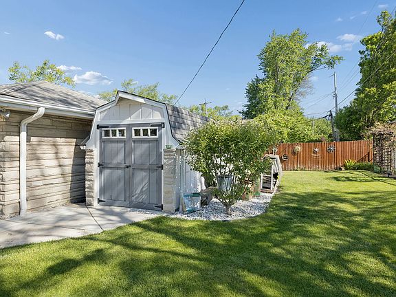 3rd image of 1106 Maple Ct