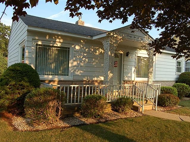 1st image of 2270 Montroyal Ave