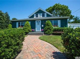 45 Cherry Ave, West Sayville, NY 11796