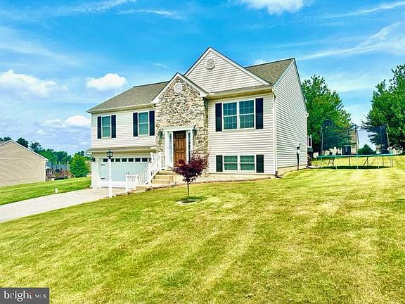 4th image of 165 Bryn Way