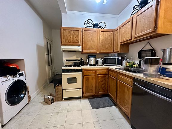 3rd image of 30 Ashford St #1