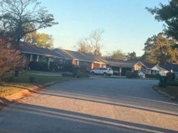 Exterior Neighborhood (street photo)