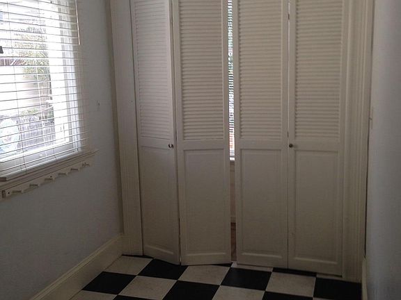 3rd image of 2830 Baker St