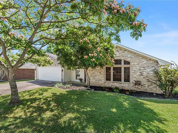 3rd image of 1512 Jasmine Ct