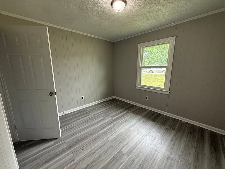 1704 Snowden Dr SE — Photo 6