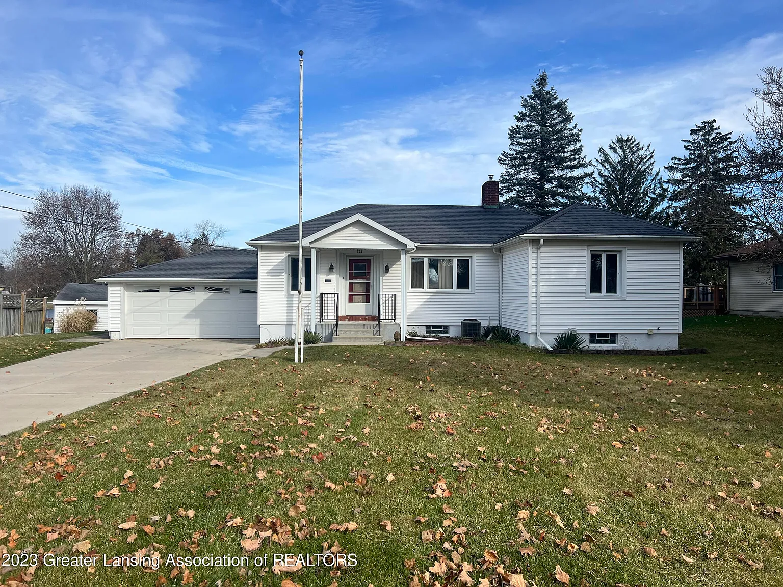 725 Water St photo 1