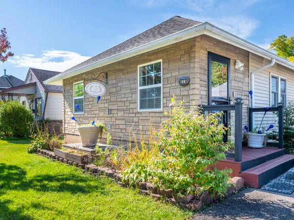 608 Magnolia St, Three Oaks, MI 49128