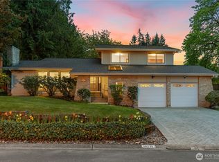 18235 NE 25th St, Redmond, WA