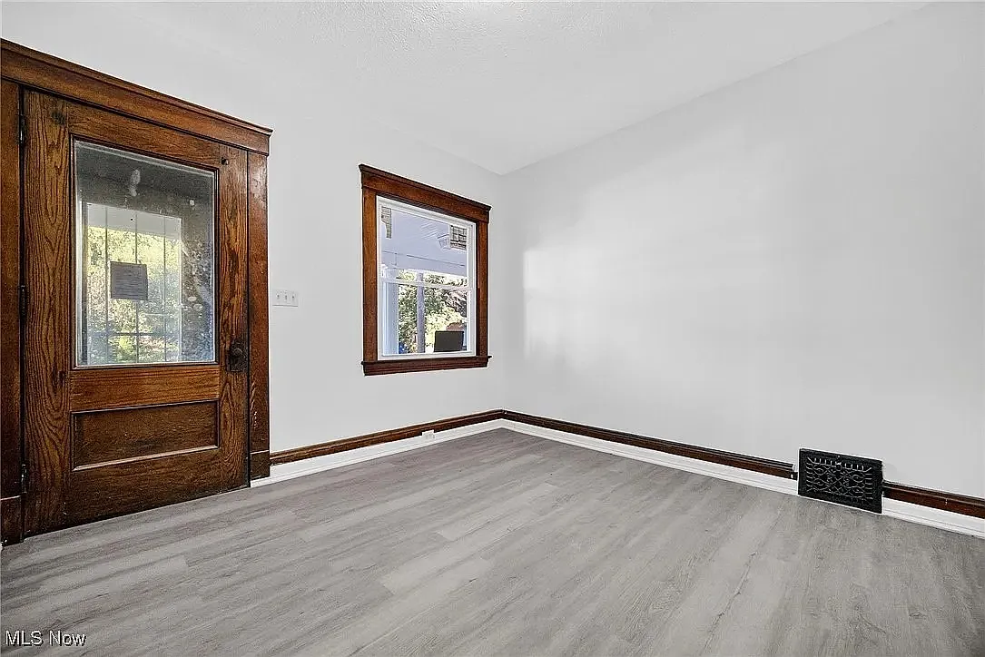 Photo 2 of 18 - 3557 W 32nd St #UP - Cleveland, OH Building Photo - 3557 W 32nd St #UP