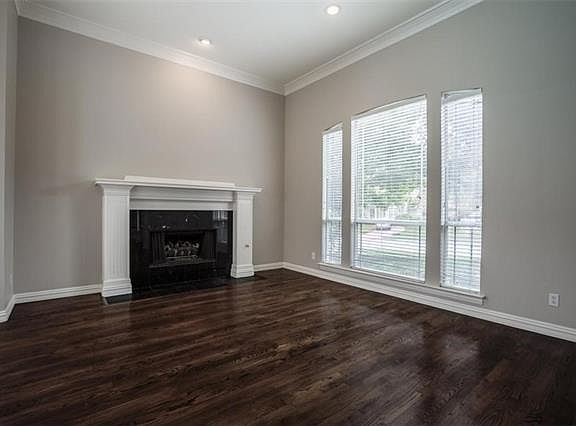 3rd image of 1041 Canterbury Ln