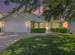 110 Porter Dr, Smithville, MO 64089