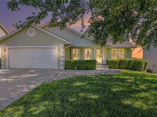 110 Porter Dr, Smithville, MO 64089