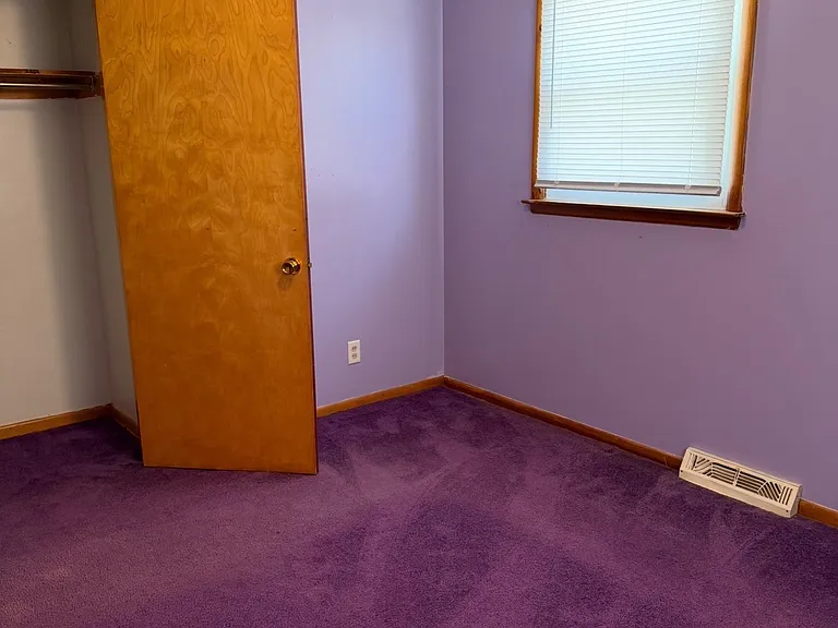 1104 E Walnut St — Photo 7