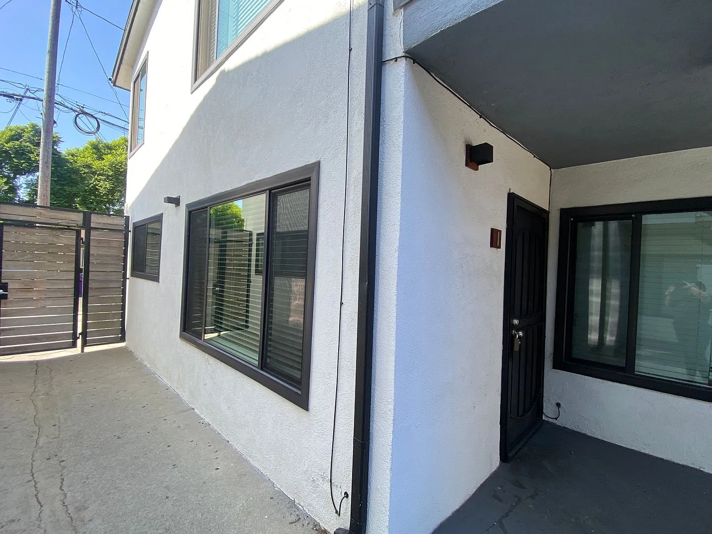 910 — Photo 2
