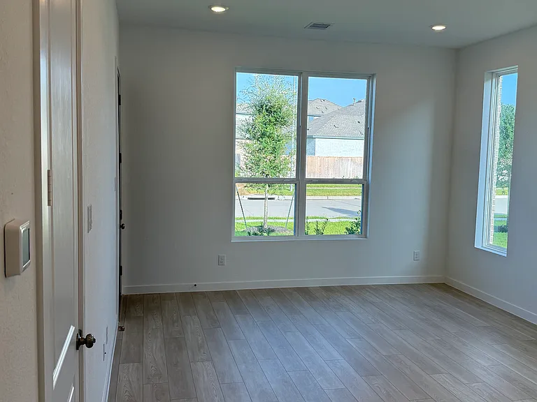 Spacious living room