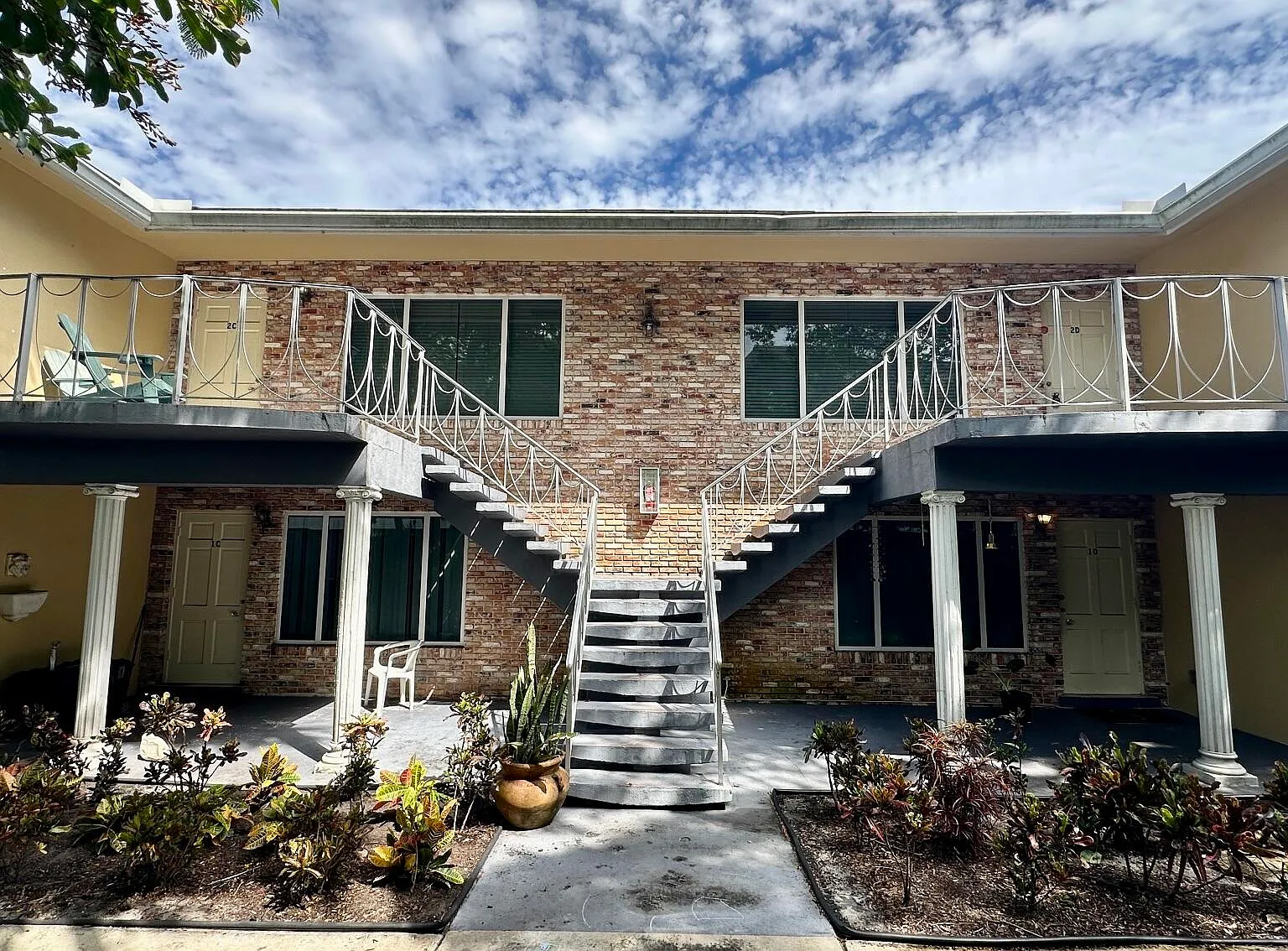 2 bed, 2.0 bath, 1200 sqft, $2,300 — Photo 1