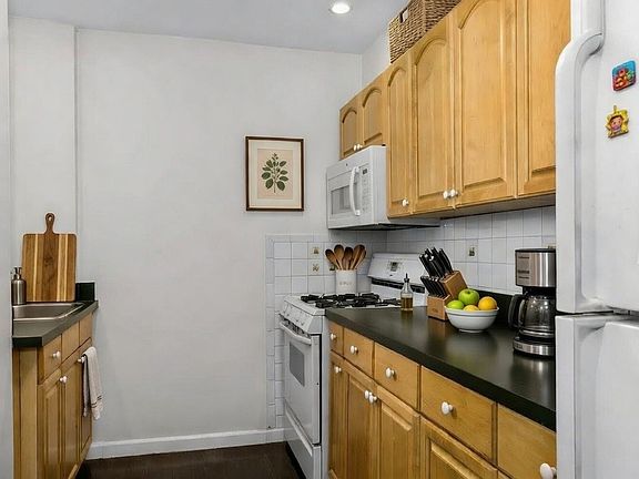 2nd image of 310 W 55th St APT 1L