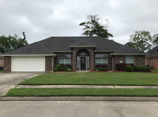 112 Teal Dr, Clute, TX 77531