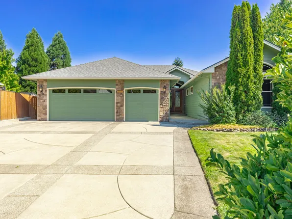 234 Bellerive Dr, Eagle Pt, OR 97524