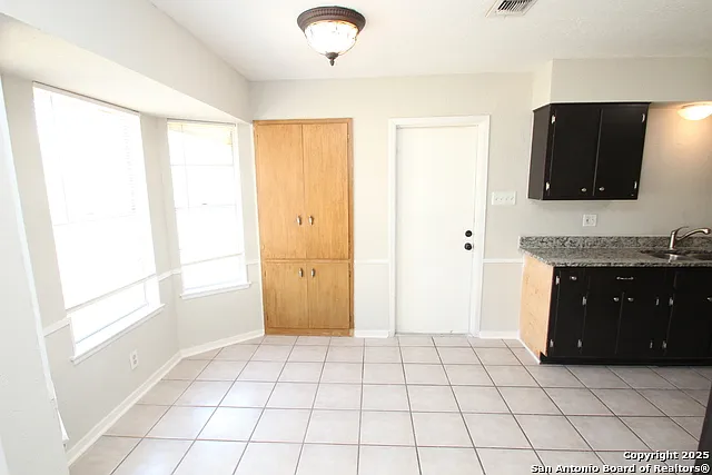 310 Threadneedle Ln — Photo 10
