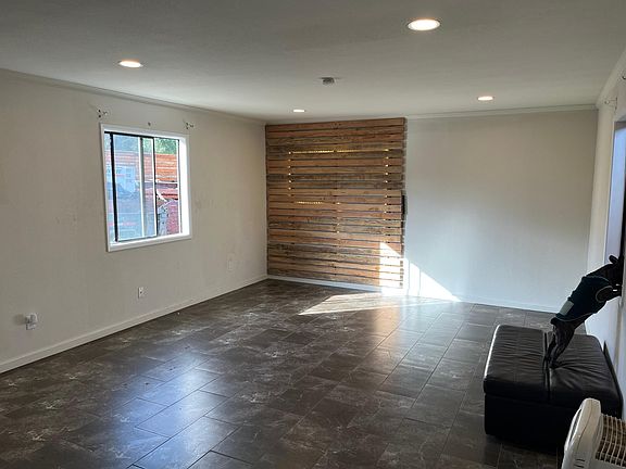 4th image of 4979 Harmony Ln