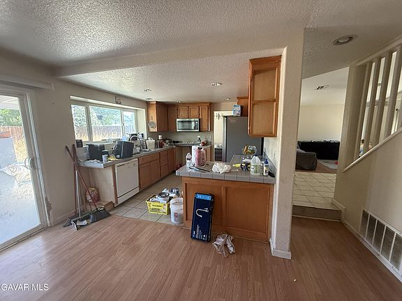 5th image of 1247 Marion Ave