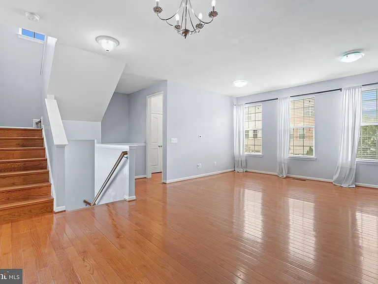22667 Flowing Spring Sq — Photo 3