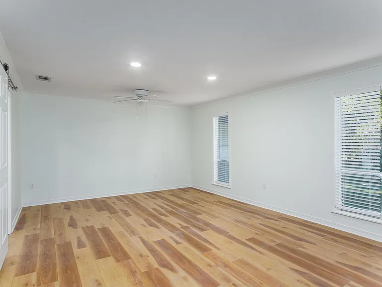 313 S 22nd Ave — Photo 3