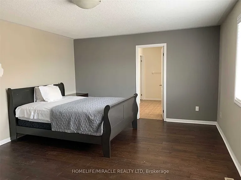 1509 Marshall Cres — Photo 8