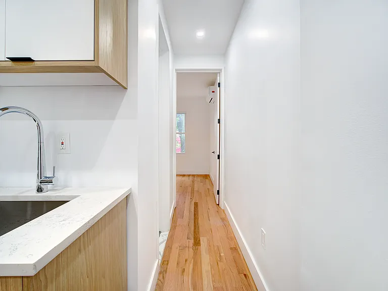 151 Williams Ave #2L — Photo 3