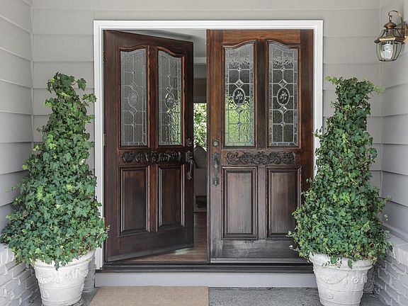3rd image of 485 Denise Ln
