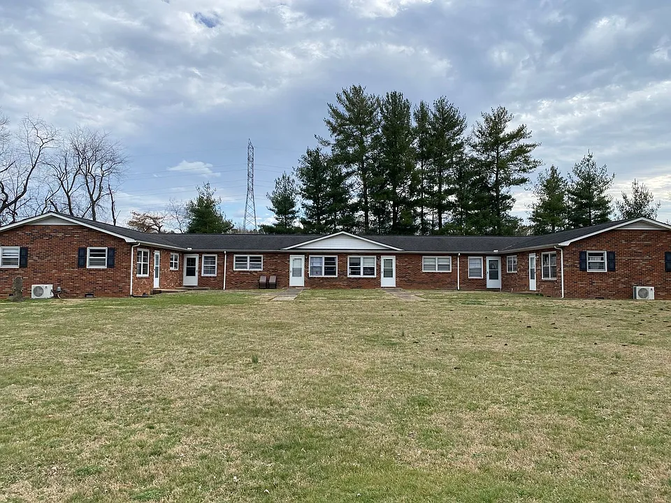 8 Lynn Terrace Ct