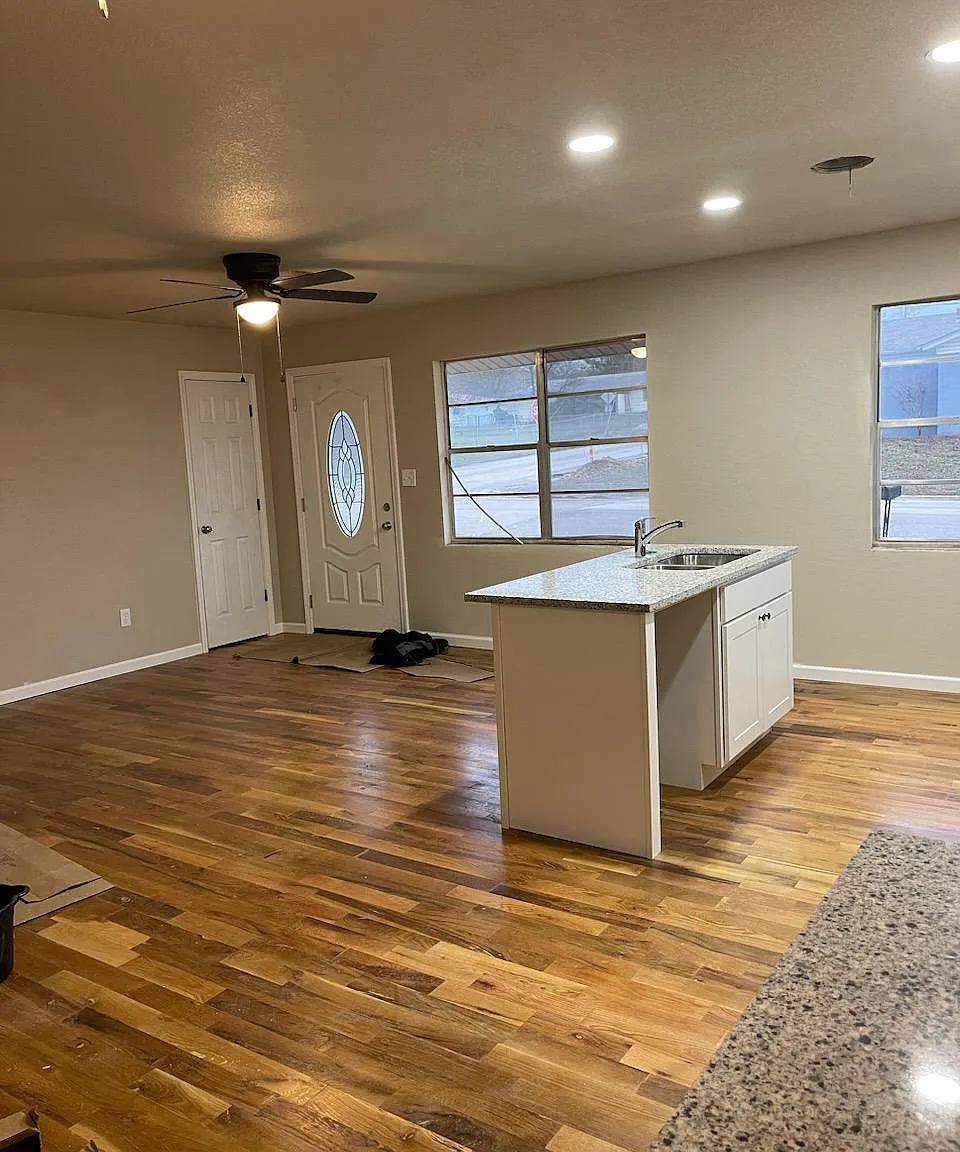 3 bed, 1036 sqft, $1,450 — Photo 1