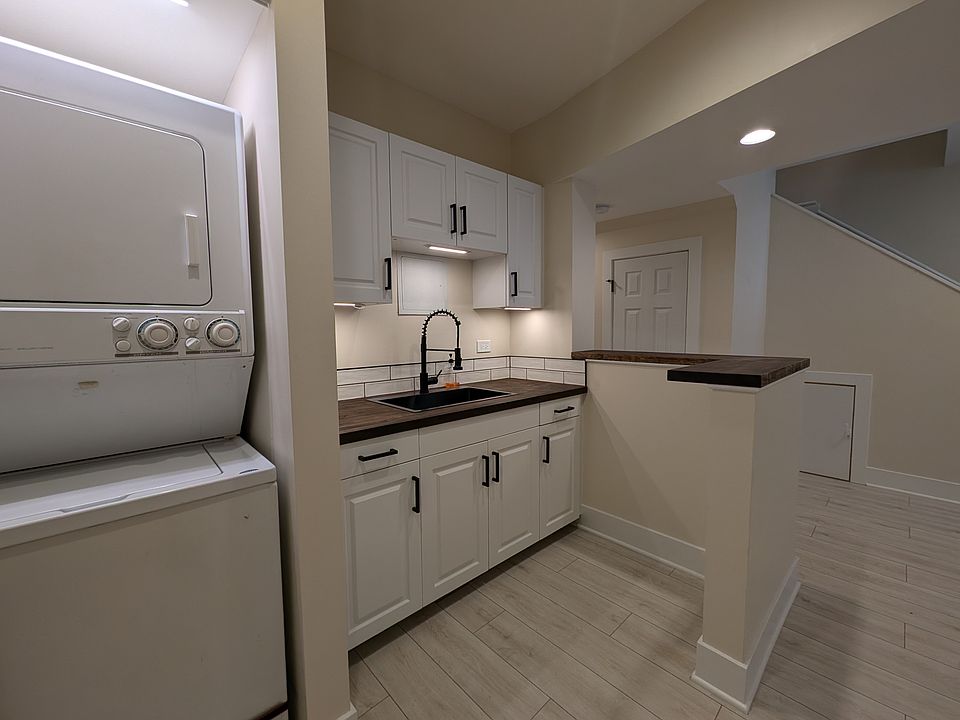 1st image of 2611 W Argyle St #1